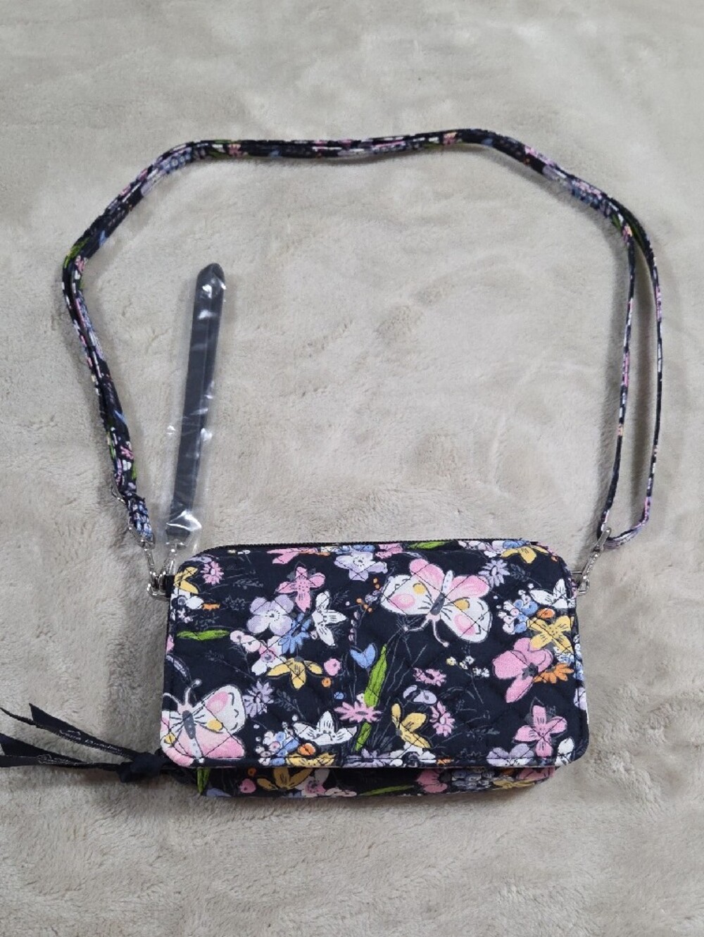 Vera Bradley RFID all-in-one Crossbody Purse NWT - Picture 2 of 3